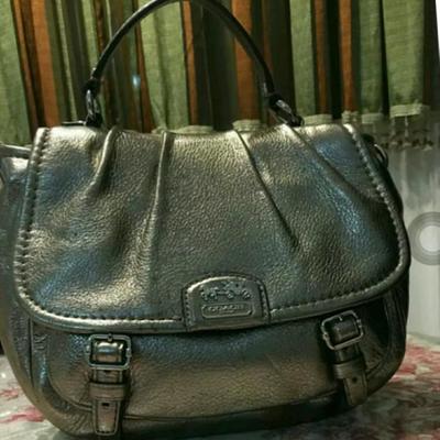 蔻驰羊皮浅金色斜挎包 一次优雅与实用的双重邂逅